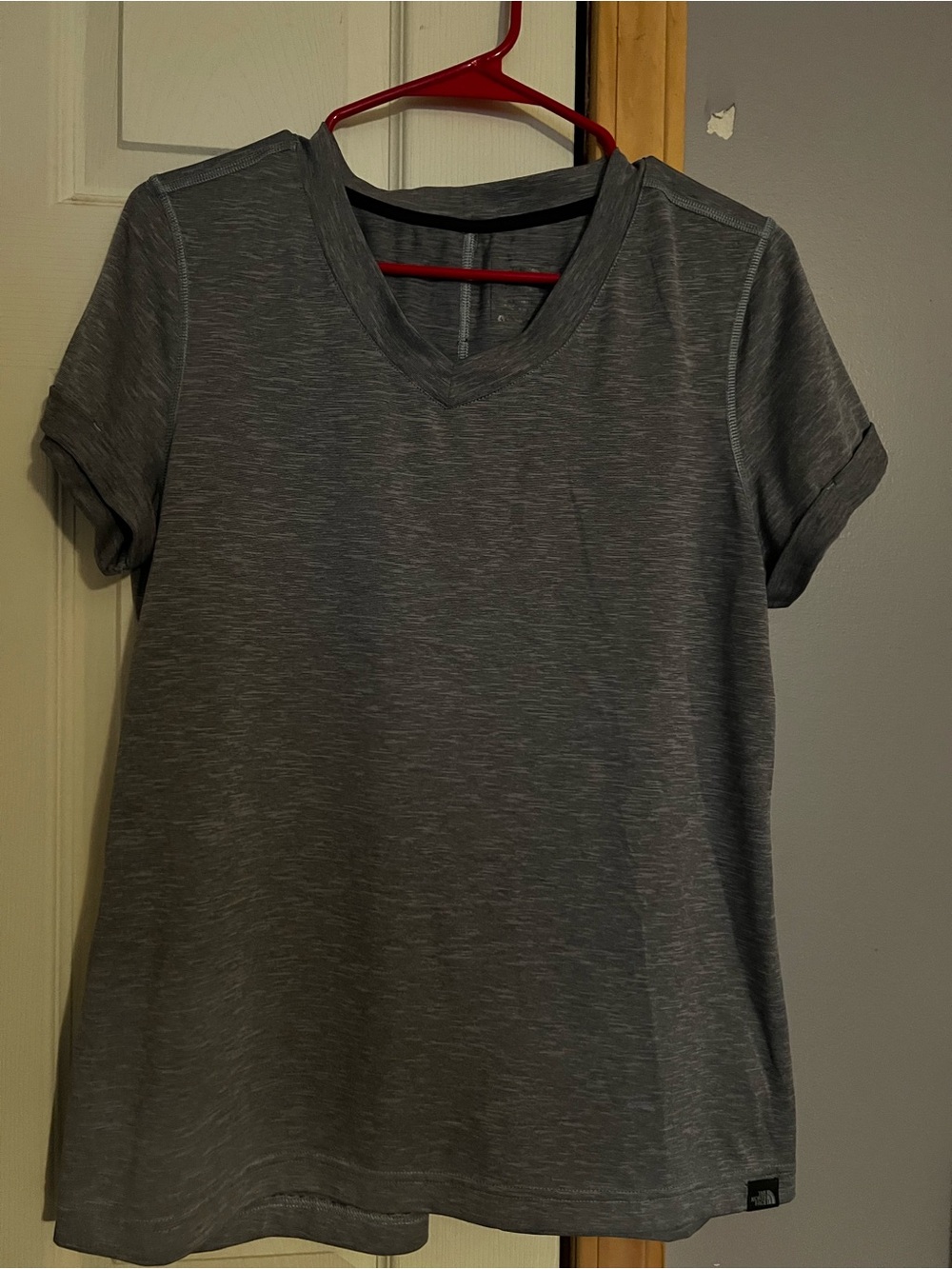 The North Face Flashdry Women's Gray Heather Short Sleeve V Neck T-Shirt - large